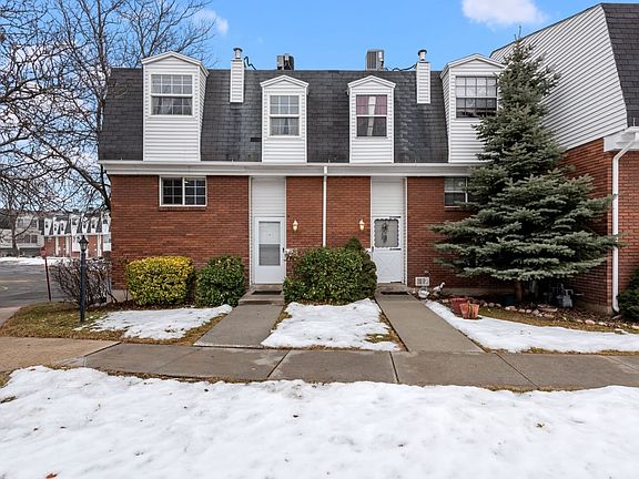 4th image of 676 E Williamsburg Park Cir #15
