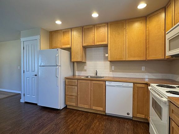 5th image of 2239 Airport Rd #2