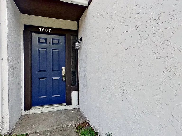 7607 Melissa Ct N — Photo 2