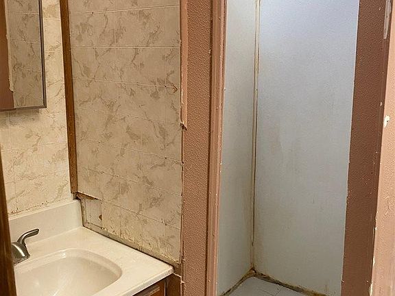 5th image of 4024 W Texas St