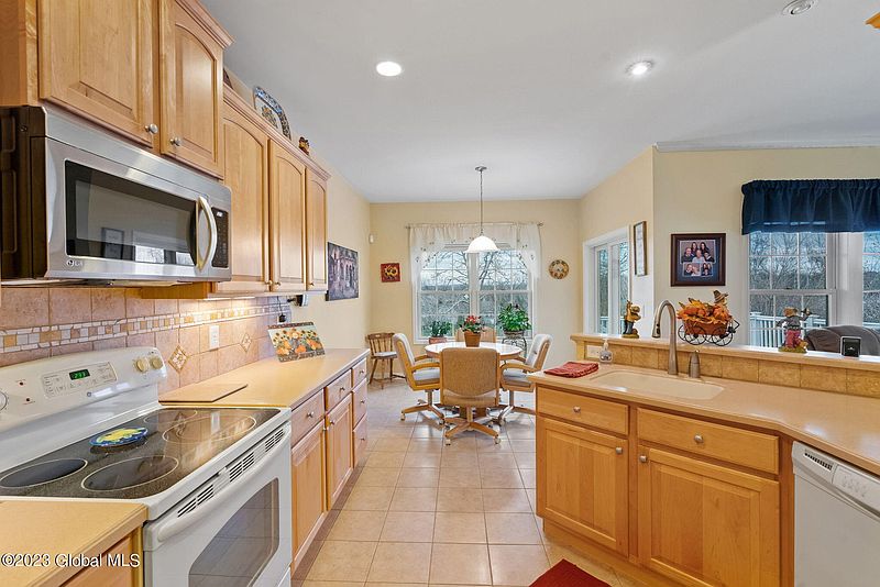 4th image of 8 Meldon Court