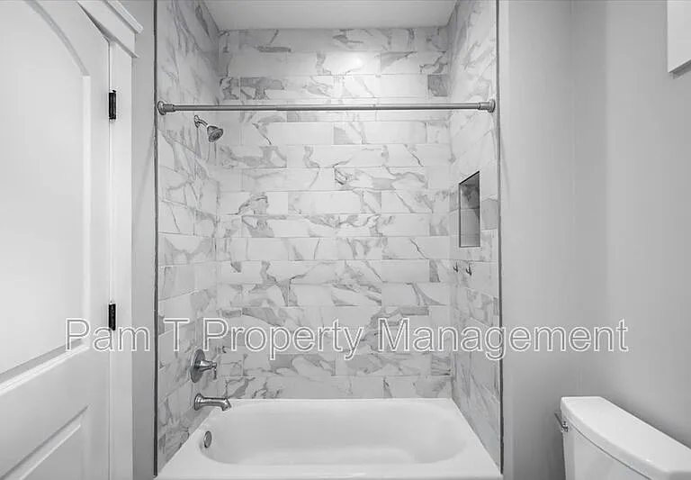 512 E 34th St — Photo 20