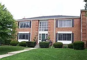 780 E Fox Hills Dr — Photo 1
