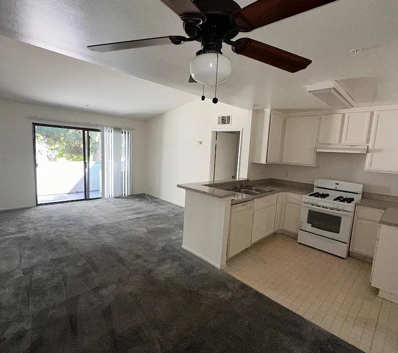 412 S Clementine St #209