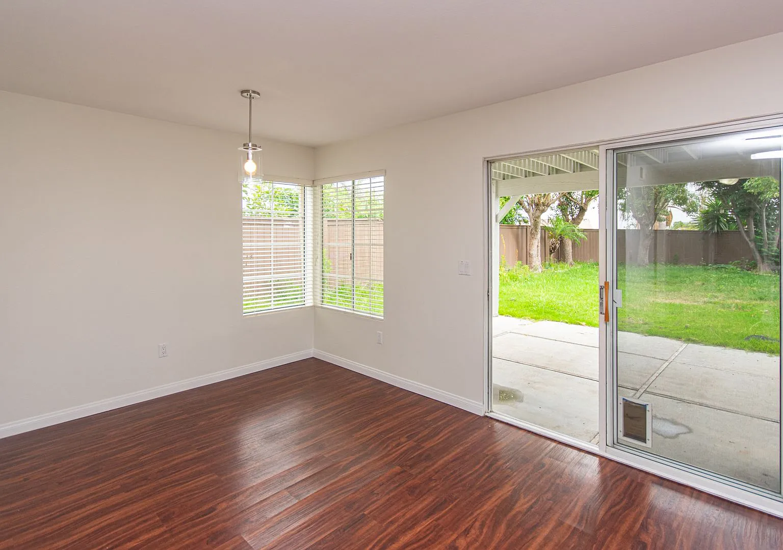 Freshly Painted 2BR/2.5BA Condo with Peak a Boo Ocean View!! — Photo 4