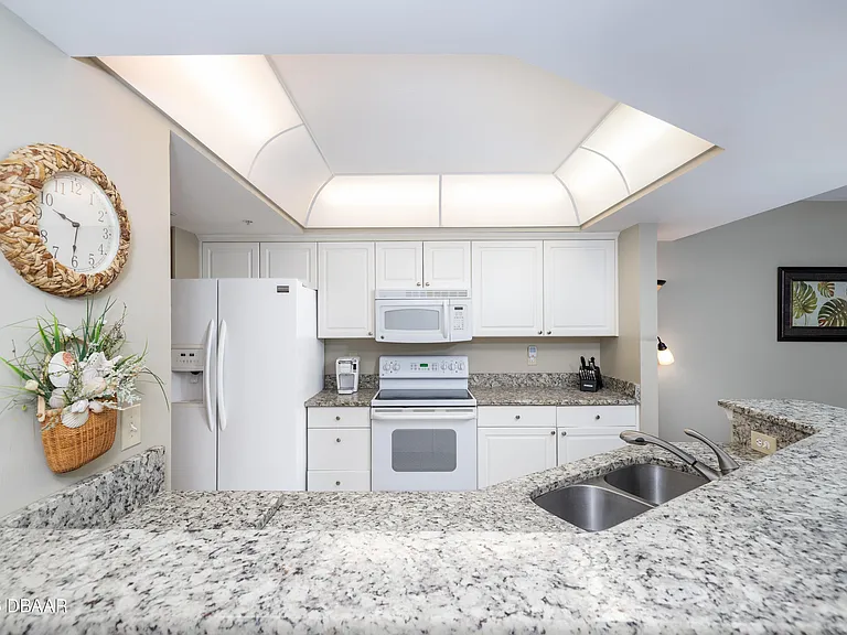 2055 Atlantic Ave #710 — Photo 12