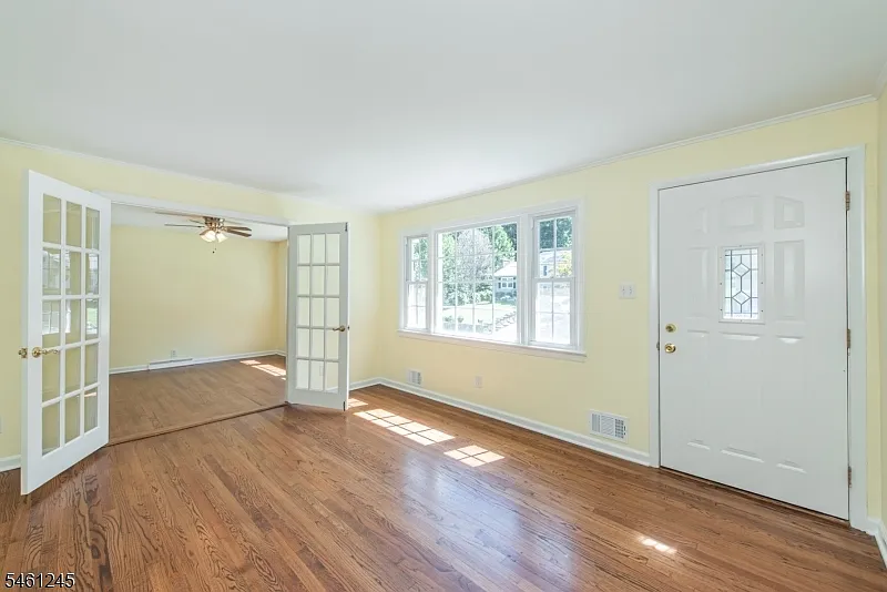 4 bed, 1.5 bath, $4,000 — Photo 2