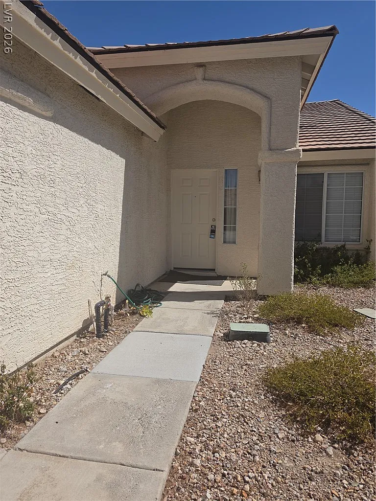 3 bed, 2.0 bath, 1548 sqft, $2,050 — Photo 2