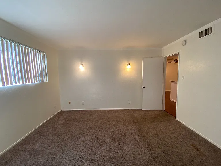21000 Parthenia St #2 — Photo 13