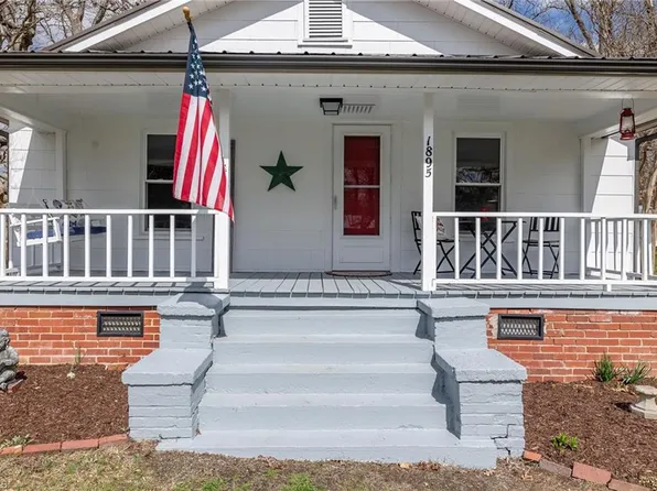 1895 Lake Rd, Thomasville, NC 27360