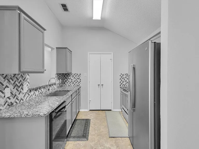 7520 Arbor Hill Dr — Photo 3