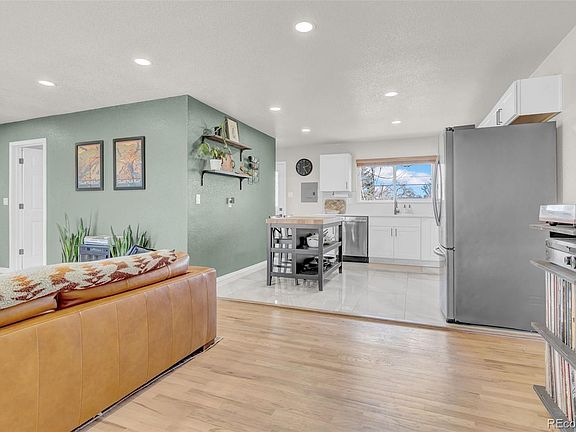 4th image of 4324 Hoyt Street