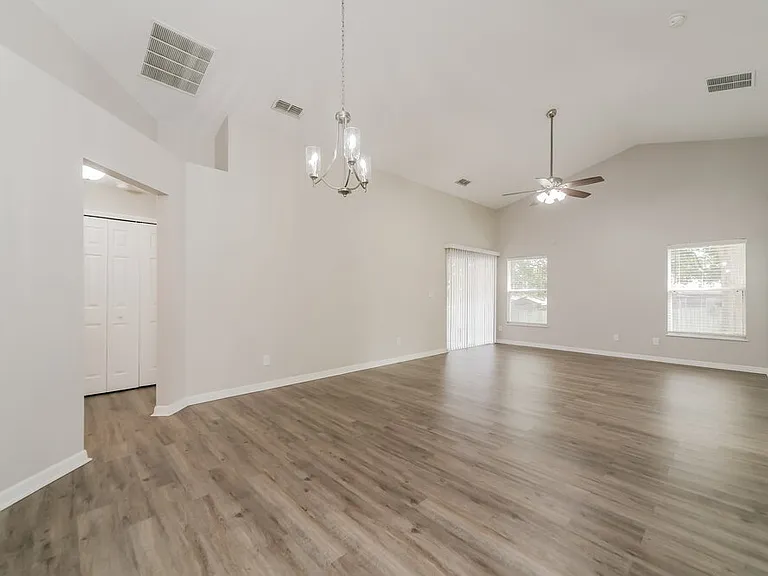 2213 Merry Rd — Photo 5