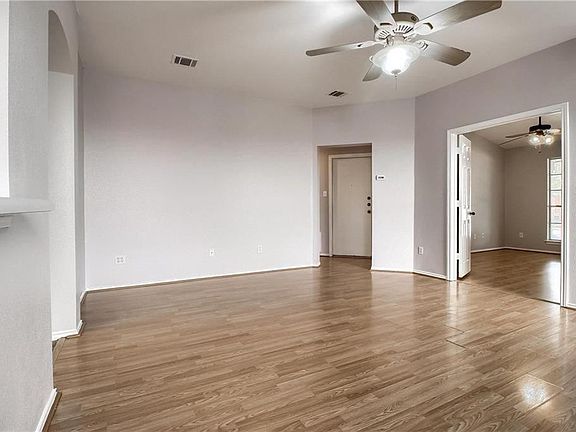 3rd image of 1004 Doras Dr