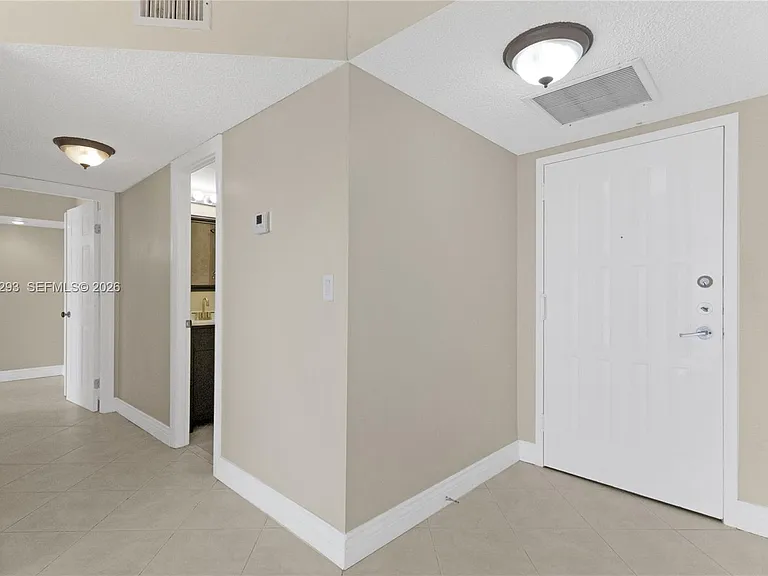 200 Leslie Dr #902 — Photo 13