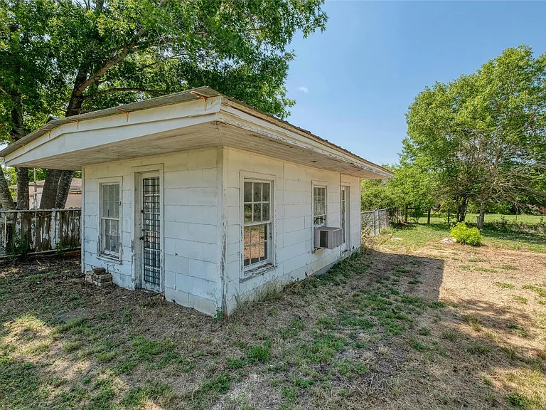 511 Sloan St — Photo 25