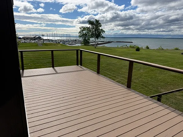 3 bed, 2.5 bath, 2300 sqft, $2,400 — Photo 2