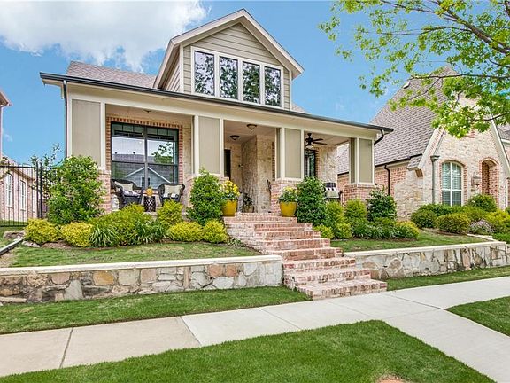 2nd image of 821 Chapel Hill Ln