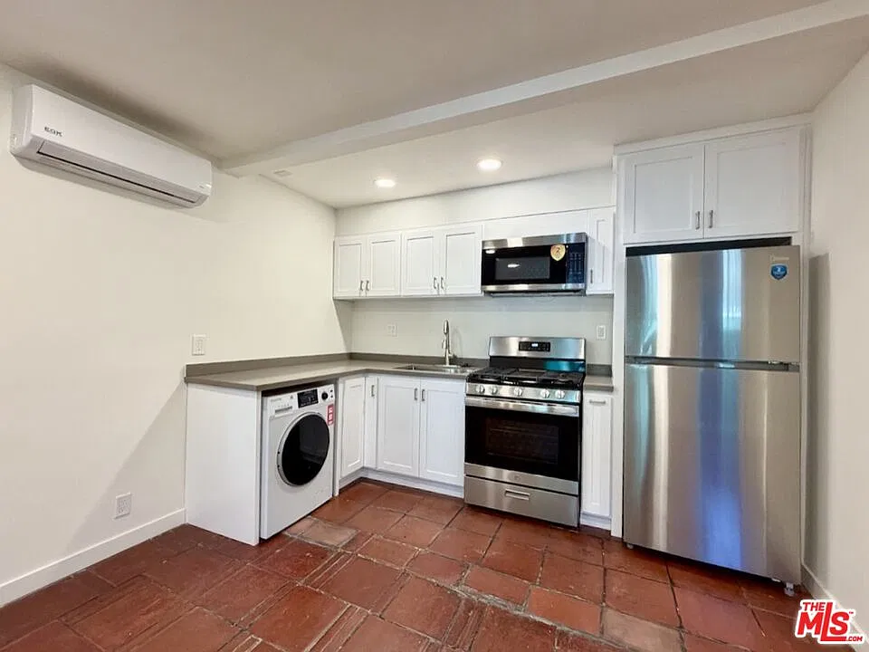 1 bed, 1.0 bath, $2,800 — Photo 3