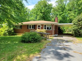 906 Clarke Rd, Martinsville, VA 24112