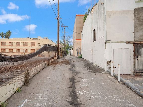 3rd image of 317 S La Brea Ave