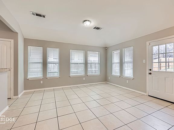 3rd image of 1025 Morrison Dr