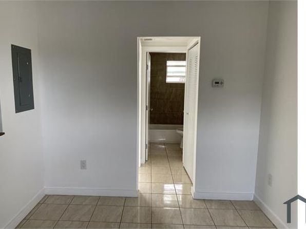 1130 NW 62nd St APT 9