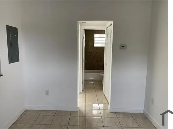 1130 NW 62nd St APT 9, Miami, FL 33150