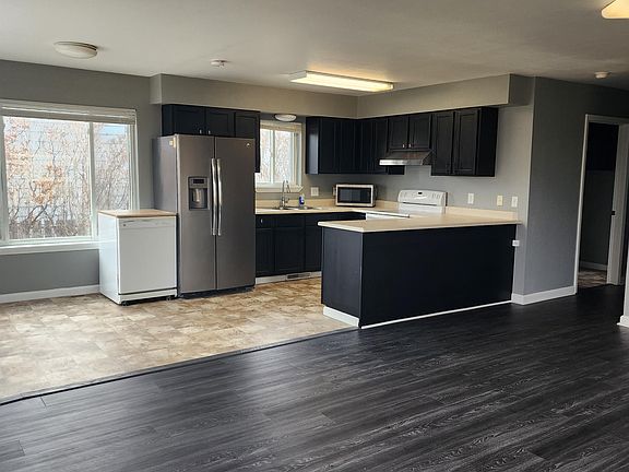 4th image of 1320 4th Ave NW