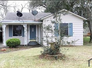 2943 Pearl Ave, Groves, TX 77619