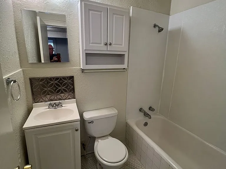2601 N Walker Ave #9 — Photo 12