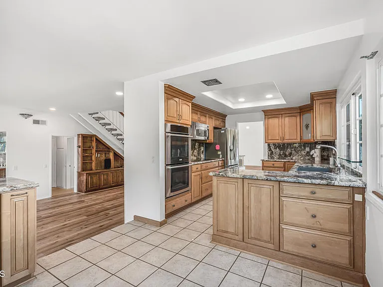327 Bethany St — Photo 13