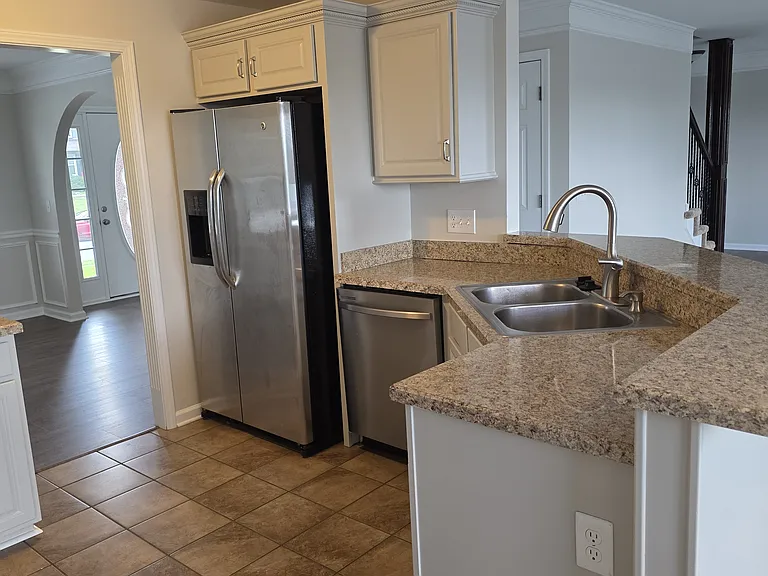 1186 Castlewood Dr — Photo 9