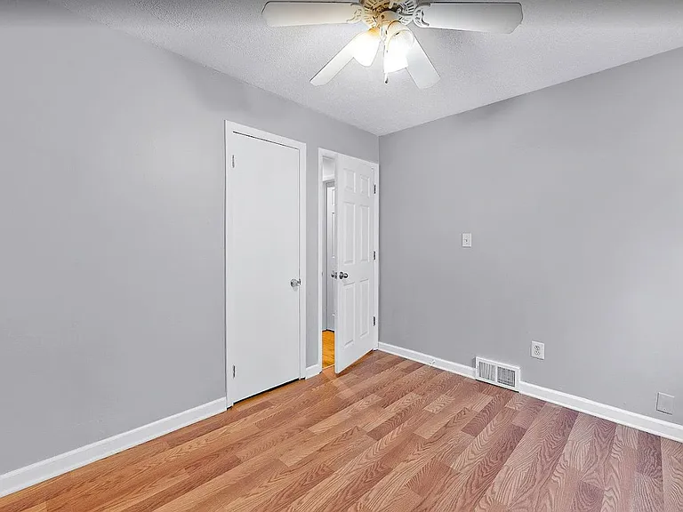 15860 Lexington St — Photo 6
