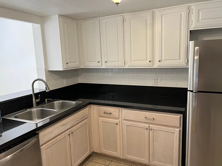 12828 Woodbend Ct — Photo 19