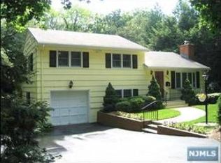 609 W Saddle River Rd, Ho Ho Kus, NJ 07423