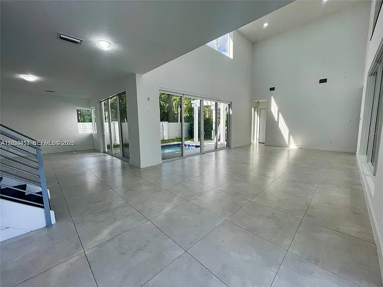 10250 NW 74th Ter — Photo 9