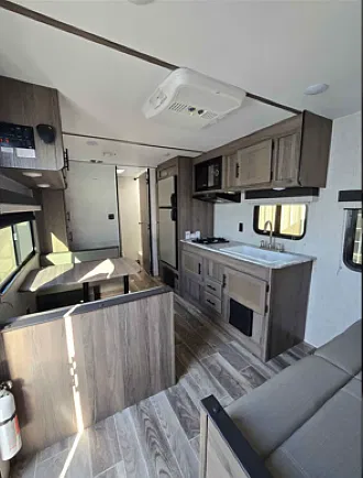 1 bed, $950 — Photo 3