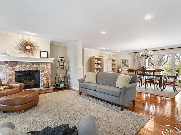 4th image of 2025 S Shore Dr