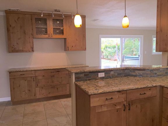 5th image of 446 Alpine Ct