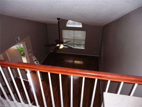 5th image of 304 Gainsborough Sq