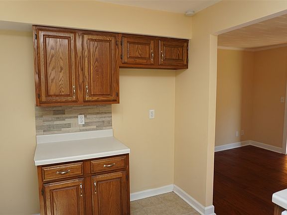 3rd image of 1811 Eastmoreland Ave