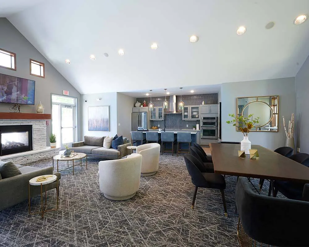 Valley Creek Apartments — Photo 4