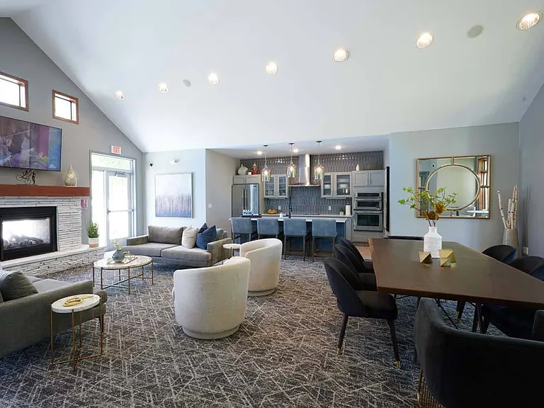 Valley Creek Apartments — Photo 4