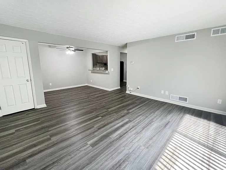 Fox Run Apartments — Photo 31