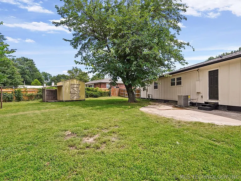 524 W Toledo St — Photo 25
