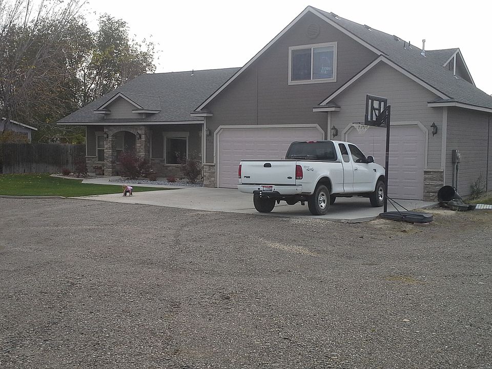 2nd image of 225 NE Pearl St