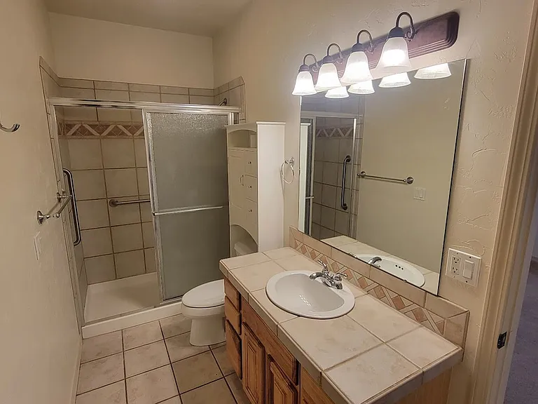 2835 Brittany Dr — Photo 6