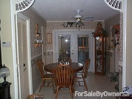 Kitchen : Eat in Kitchen