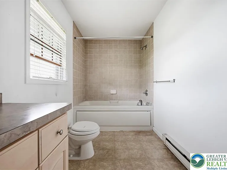 86 Northpark Dr E — Photo 53